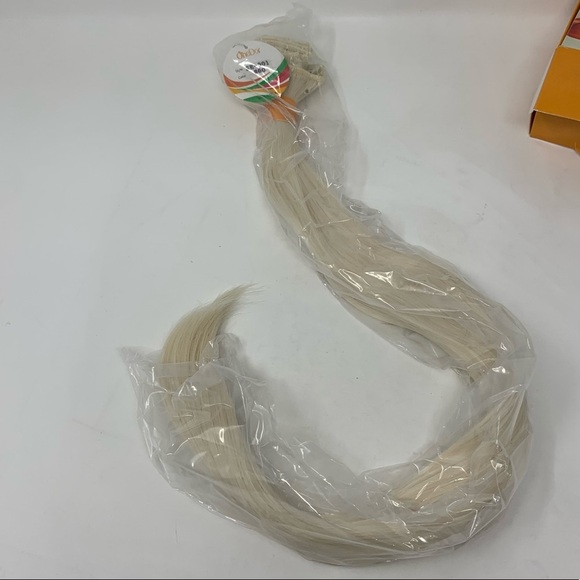 Onedor 24” Platinum Blonde #60 Hair Extensions - Picture 2 of 6